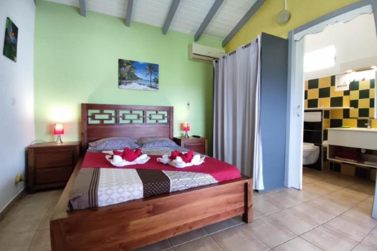 Bungalow With Sea View In Deshaies Exterior photo